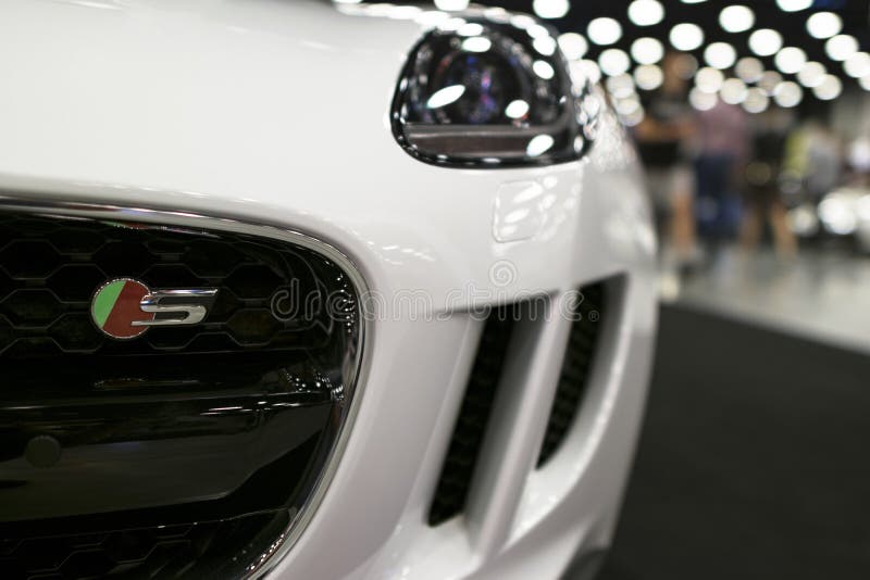 Vue de face du coupé de type f S de Jaguar Détails d'extérieur de voiture image libre de droits Vue de face du coupé de type f S de Jaguar Détails d'extérieur de voiture image libre de droits