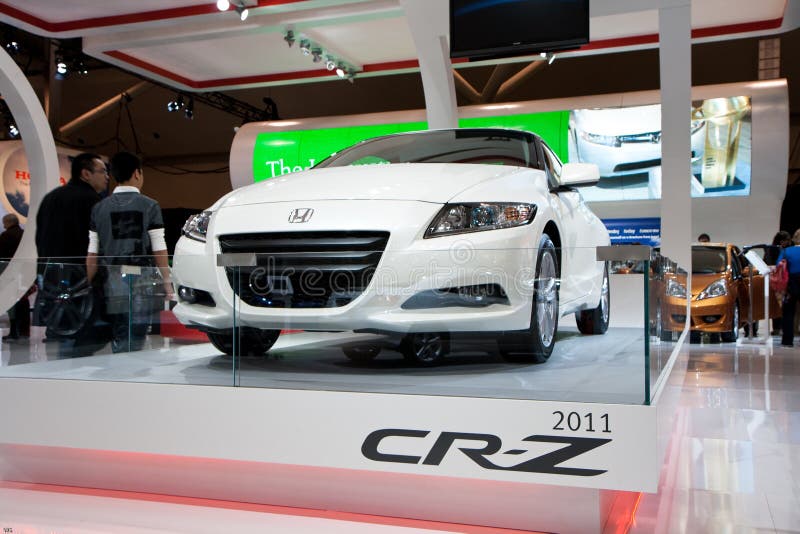 Vue de face du véhicule 2011 d'hybride de Honda CR-Z