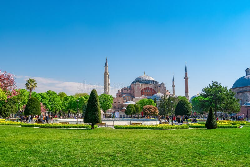 Vue de Hagia Sophia de parc de Sultanahmet Istanbul, Turquie images libres de droits Vue de Hagia Sophia de parc de Sultanahmet Istanbul, Turquie images libres de droits
