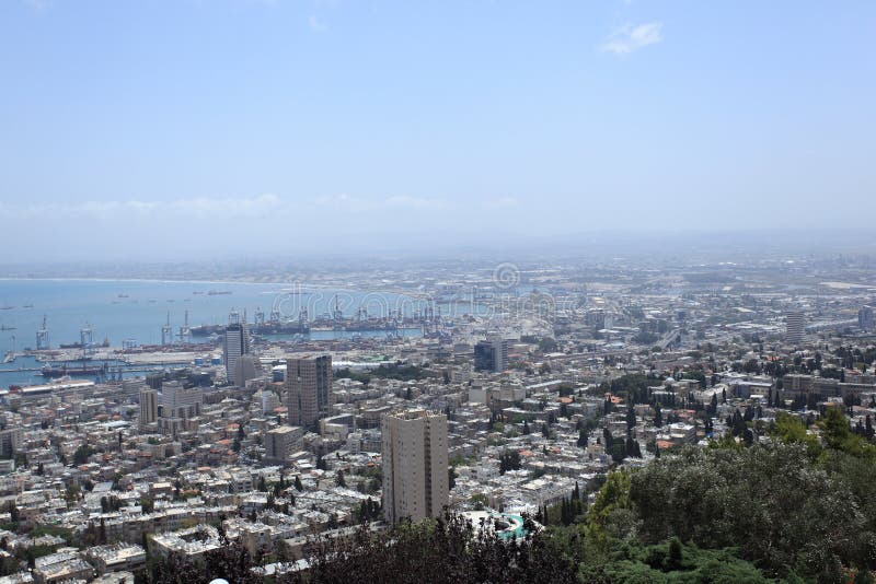 Vue de Haifa City et de port du mont Carmel photo stock Vue de Haifa City et de port du mont Carmel photo stock