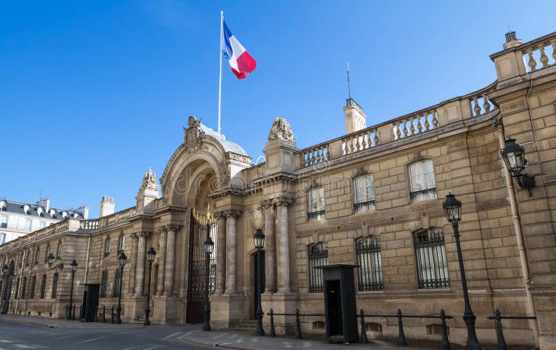 Vue de la porte d'entrée de l'Elysee Palace de la rue du Faubourg Saint-Honore Elysee Palace - résidence principale de image libre de droits Vue de la porte d'entrée de l'Elysee Palace de la rue du Faubourg Saint-Honore Elysee Palace - résidence principale de image libre de droits