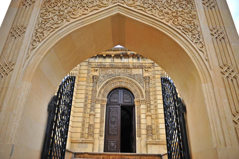 Vue de la porte dans la vieille ville de Bakou images libres de droits Vue de la porte dans la vieille ville de Bakou images libres de droits