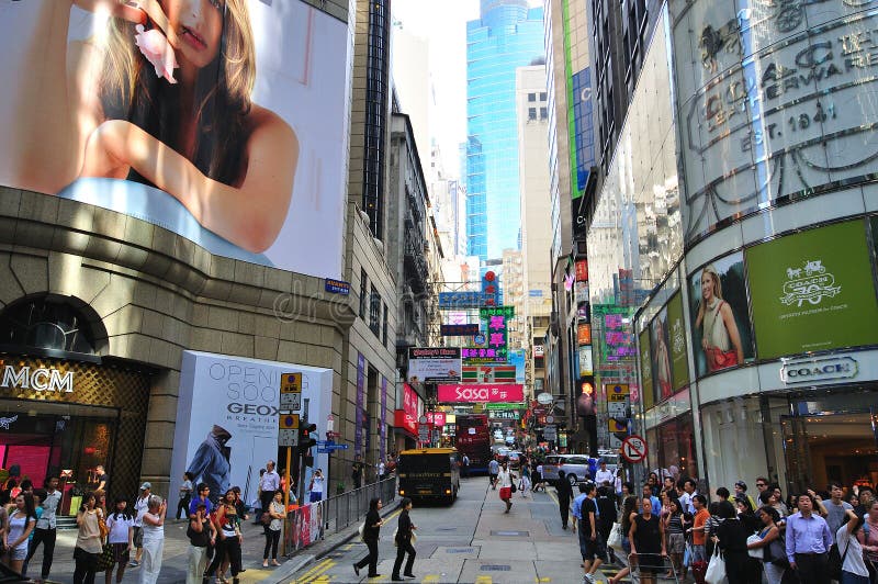 Vue de la rue d'achats en Hong Kong du centre photos libres de droits Vue de la rue d'achats en Hong Kong du centre photos libres de droits