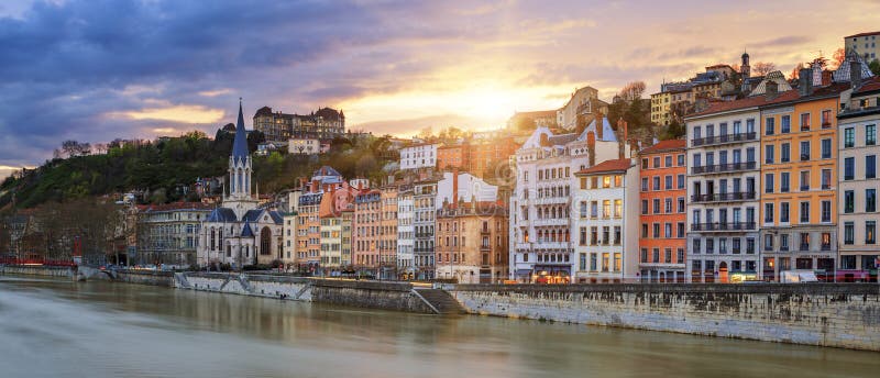 Vue De La Saône Au Coucher Du Soleil Dans La Ville De Lyon