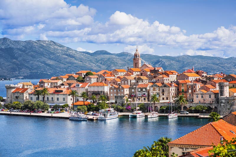 Vue de la ville de Korcula, île de Korcula, Dalmatie, Croatie photo libre de droits Vue de la ville de Korcula, île de Korcula, Dalmatie, Croatie photo libre de droits