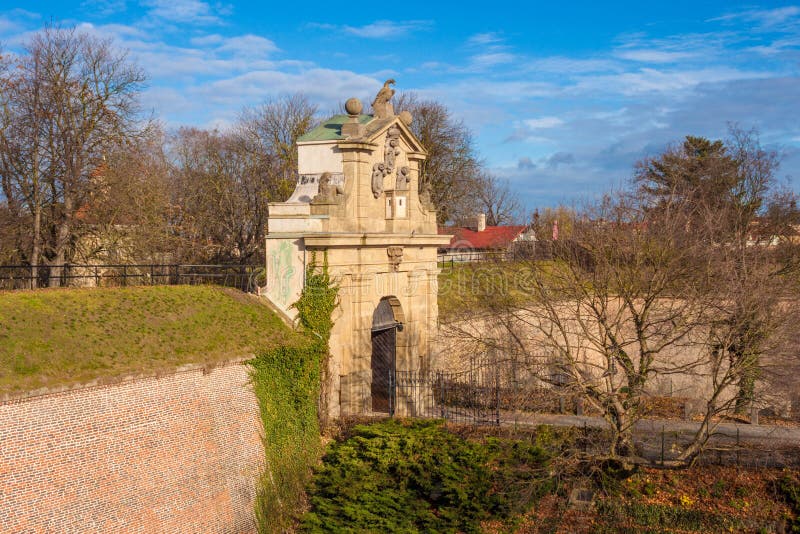 Vue de Leopold Gate de fort de Vysehrad, Prague, République Tchèque photo stock Vue de Leopold Gate de fort de Vysehrad, Prague, République Tchèque photo stock