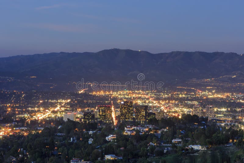 Parc De La Californie états-unis Canoga Le 25 Janvier 2020 : Un Sac De Bouteilles  D'eau En Plastique Vides Prêtes à Recycler Repos Photo stock éditorial -  Image du bouteille, pollution: 170982703