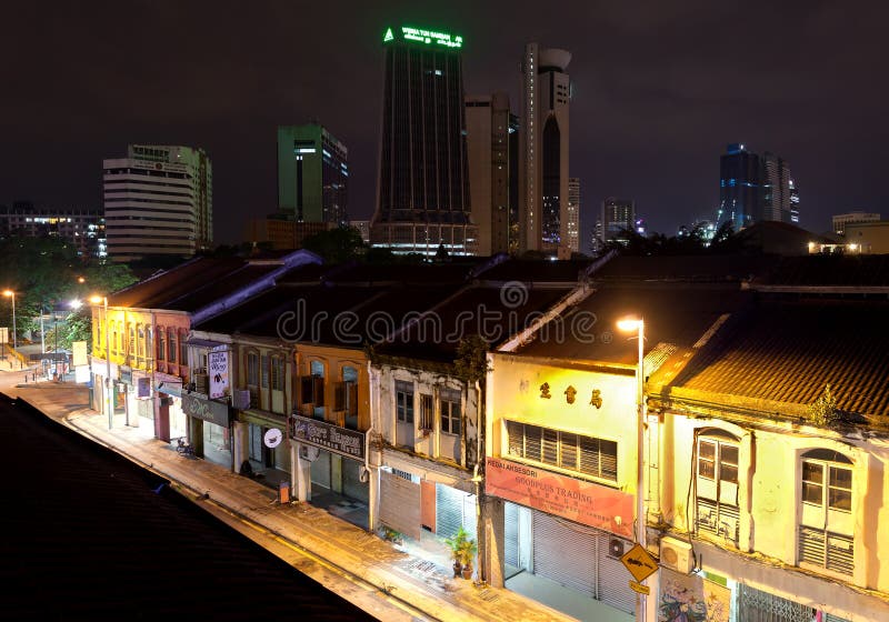 Vue de nuit de rue de Jalan Petaling dans Chinatown image libre de droits Vue de nuit de rue de Jalan Petaling dans Chinatown image libre de droits