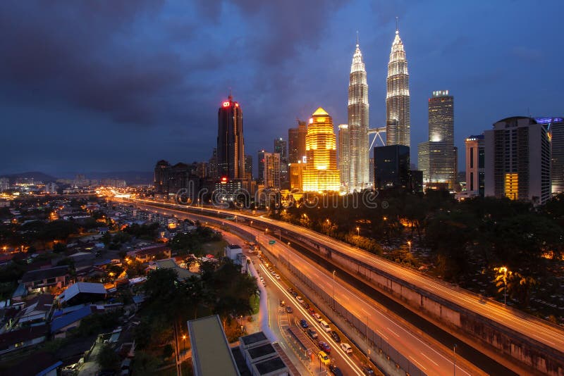Vue nocturne de la ville de Kuala Lumpur photo stock