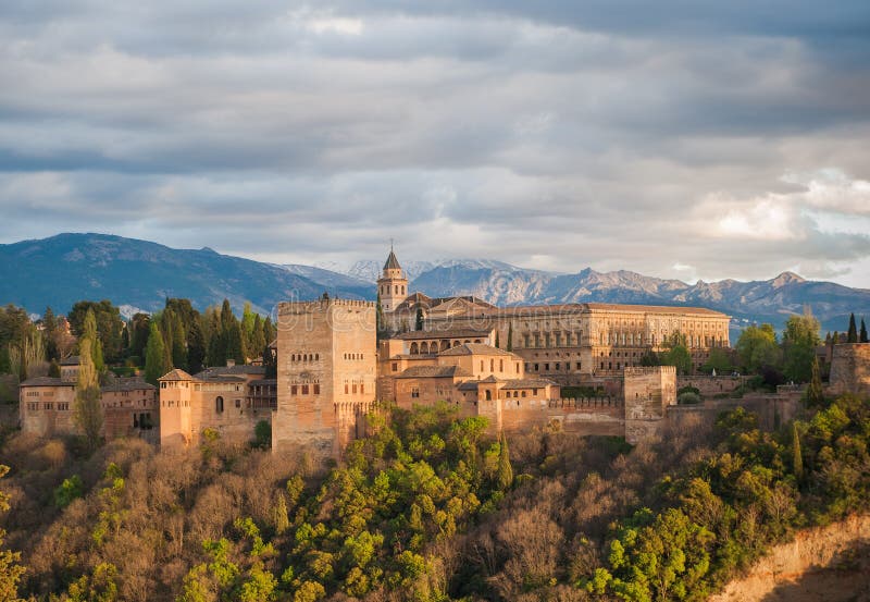 Vue de panorama de palais d'Alhambra, Grenade, Espagne photos stock Vue de panorama de palais d'Alhambra, Grenade, Espagne photos stock