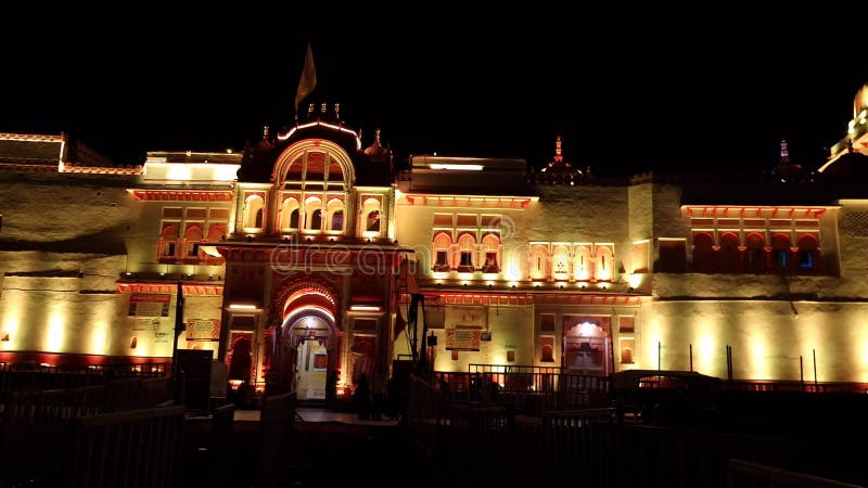 19724 vue de ram raja mandir marugurjara style illuminé à l'orchha de nuit clips vidéos