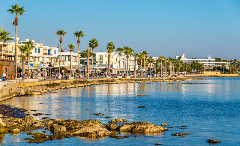 Vue de remblai au port de Paphos photo stock Vue de remblai au port de Paphos photo stock