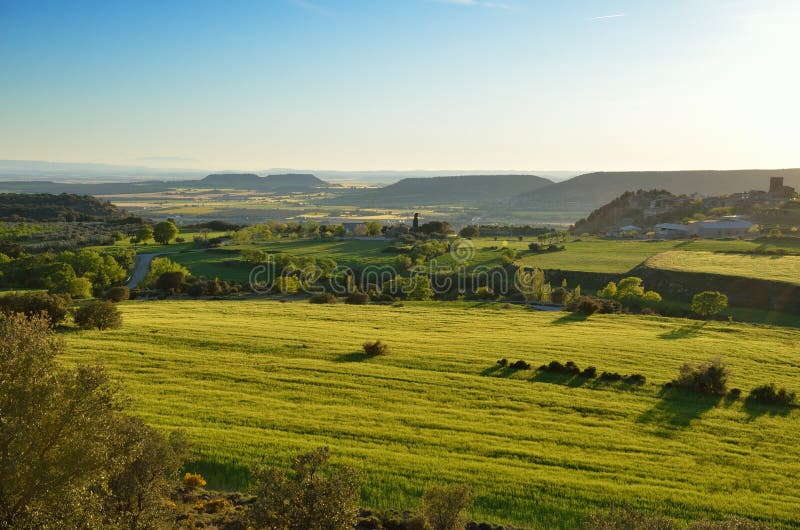 Vue de ressort de l'Espagnol tout simplement avec des collines images libres de droits Vue de ressort de l'Espagnol tout simplement avec des collines images libres de droits