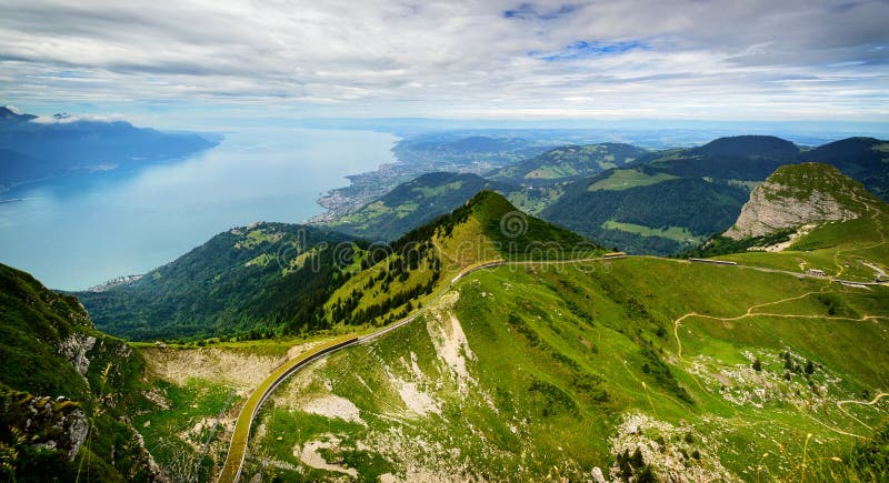 Vue de Rocher de Naye, Suisse, vers le lac Leman photo libre de droits Vue de Rocher de Naye, Suisse, vers le lac Leman photo libre de droits