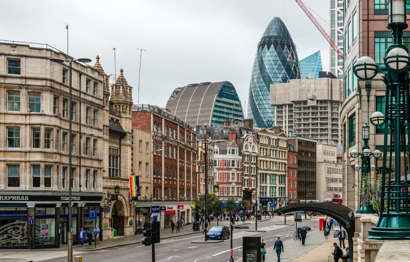 Vue de rue de Bishopsgate, dans le cty de Londres images stock Vue de rue de Bishopsgate, dans le cty de Londres images stock