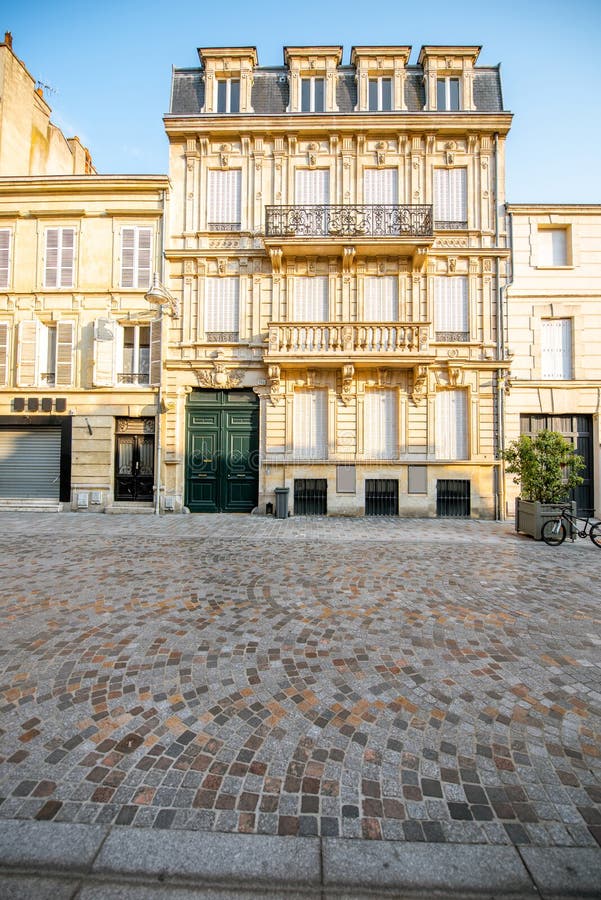 Vue de rue dans la ville de Reims, France images stock Vue de rue dans la ville de Reims, France images stock