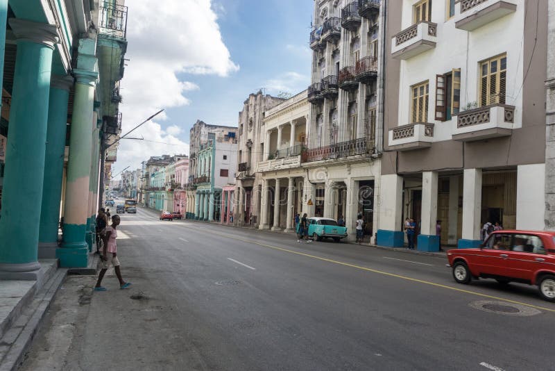vue de rue dans le vieja de La Havane de La, Cuba image libre de droits vue de rue dans le vieja de La Havane de La, Cuba image libre de droits