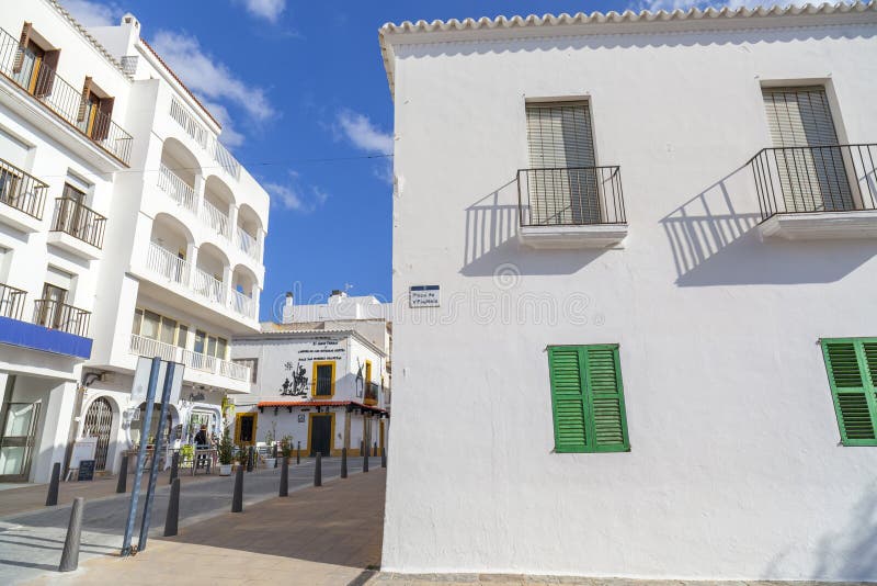 Vue de rue en Sant Antoni, île d'Ibiza, Espagne photographie stock Vue de rue en Sant Antoni, île d'Ibiza, Espagne photographie stock
