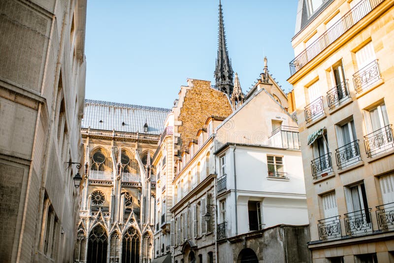 Vue de rue à Paris image stock Vue de rue à Paris image stock