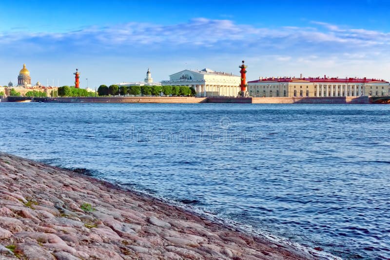 Vue de St Petersburg de fleuve de Neva. La Russie images stock Vue de St Petersburg de fleuve de Neva. La Russie images stock