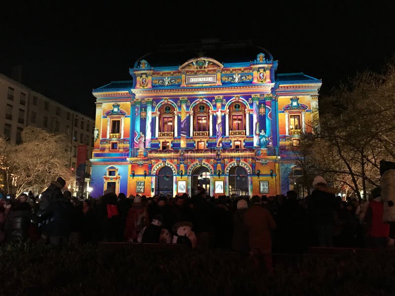 Vue de théâtre de Celestins pendant le festival des lumières dans des Frances de Lyon photographie stock Vue de théâtre de Celestins pendant le festival des lumières dans des Frances de Lyon photographie stock
