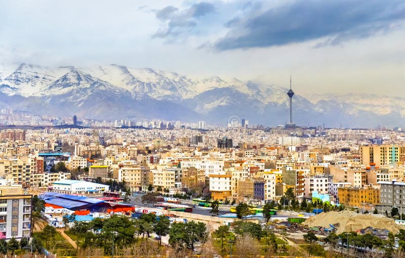 Vue de Téhéran de la tour d'Azadi image stock Vue de Téhéran de la tour d'Azadi image stock