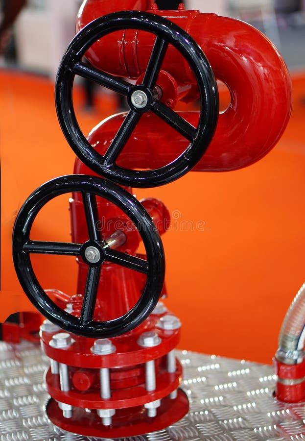 Vue de valve d'?quipement de lutte anti-incendie dans une industrie image stock Vue de valve d'?quipement de lutte anti-incendie dans une industrie image stock