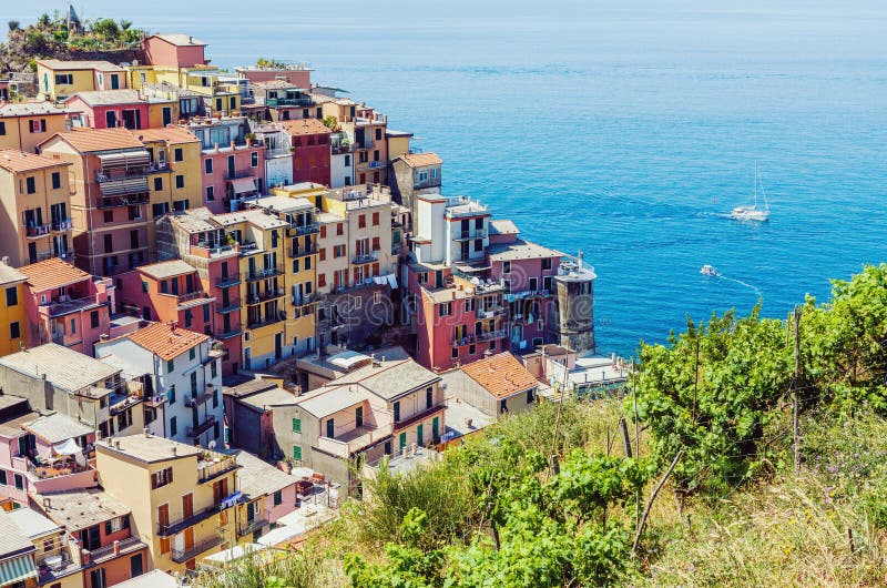 Vue de ville de Manarola d'Italien en Cinque Terre photos libres de droits Vue de ville de Manarola d'Italien en Cinque Terre photos libres de droits