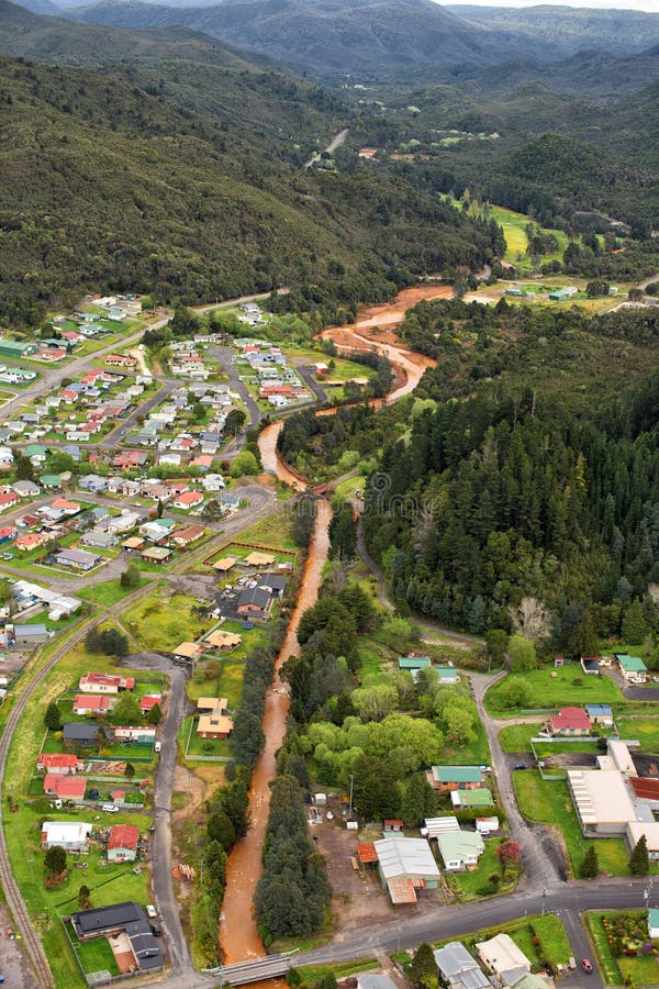 Vue des maisons et des bâtiments Queenstown Tasmanie images libres de droits Vue des maisons et des bâtiments Queenstown Tasmanie images libres de droits