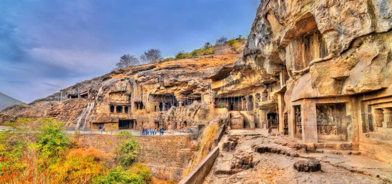 Vue des monuments bouddhistes chez Ellora Caves Un site de patrimoine mondial de l'UNESCO dans le maharashtra, Inde photos libres de droits Vue des monuments bouddhistes chez Ellora Caves Un site de patrimoine mondial de l'UNESCO dans le maharashtra, Inde photos libres de droits