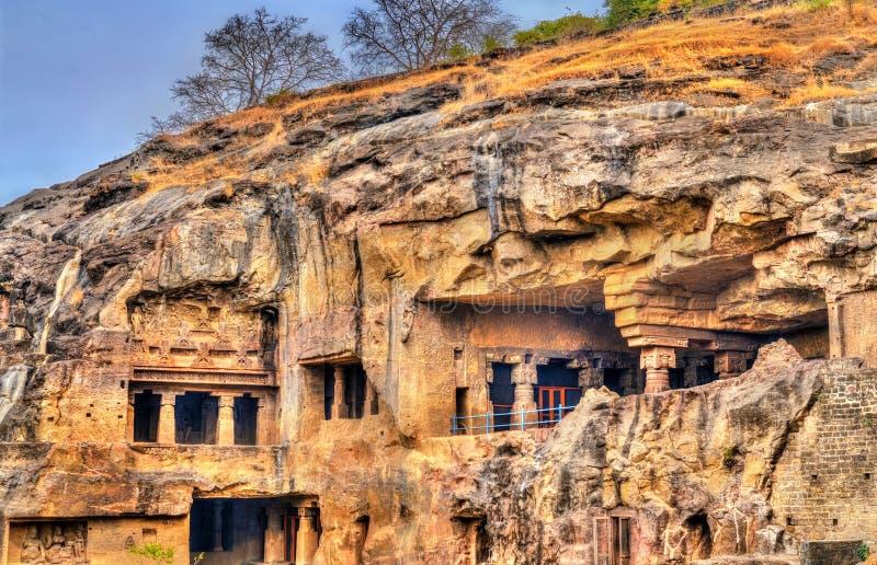 Vue des monuments bouddhistes chez Ellora Caves Un site de patrimoine mondial de l'UNESCO dans le maharashtra, Inde photographie stock libre de droits Vue des monuments bouddhistes chez Ellora Caves Un site de patrimoine mondial de l'UNESCO dans le maharashtra, Inde photographie stock libre de droits