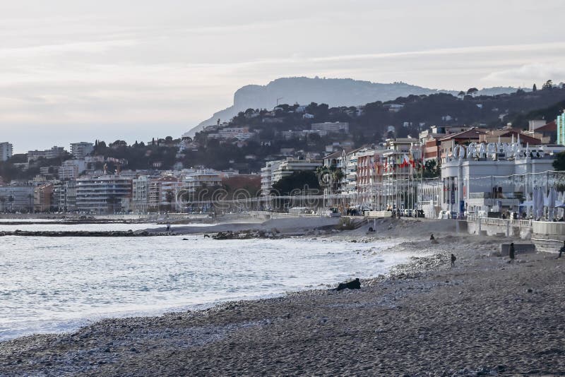 Menton france 6 janvier 2024 : vue du soir sur la ville de menton et sa zone côtière