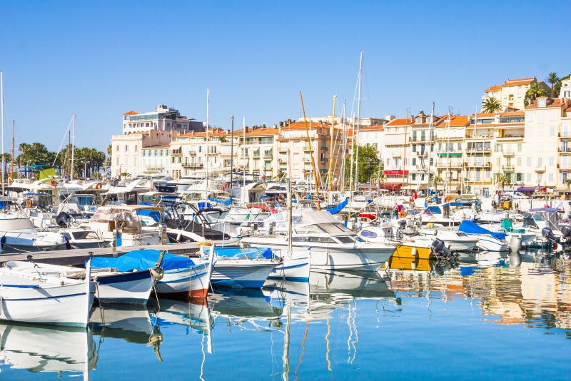 Vue du vieux port de Cannes photographie stock