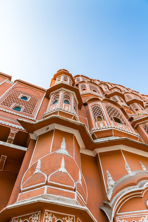 Vue détaillée de façade rouge et rose de grès de Hawa Mahal photo libre de droits Vue détaillée de façade rouge et rose de grès de Hawa Mahal photo libre de droits