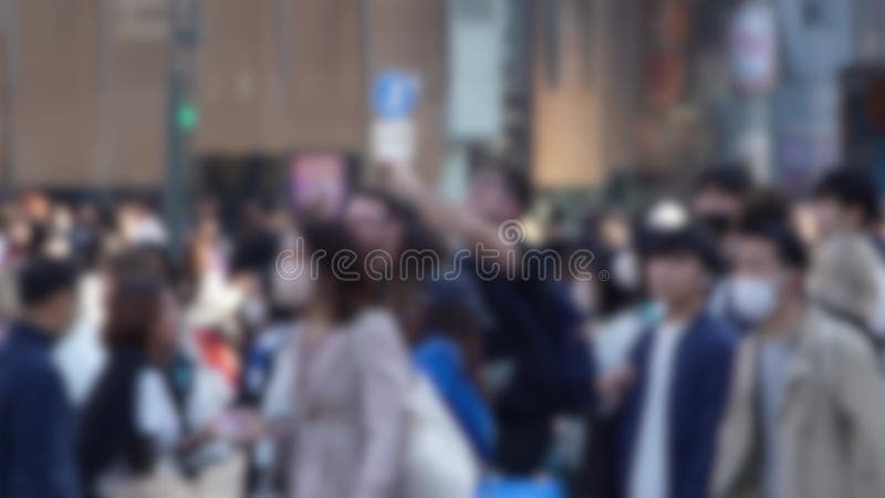 Vue floue et déconcentrée de la foule à Shibuya Crossing banque de vidéos