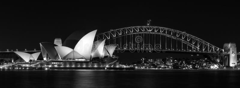Vue iconique de Sydney, Australie en noir et blanc image stock Vue iconique de Sydney, Australie en noir et blanc image stock