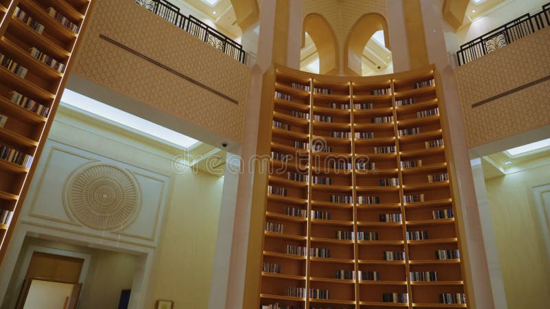 Vue intérieure de la bibliothèque dans Qasr Al Watan Palais présidentiel Abu Dhabi UAE banque de vidéos