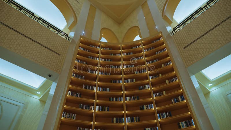 Vue intérieure de la bibliothèque dans Qasr Al Watan Palais présidentiel Abu Dhabi UAE banque de vidéos