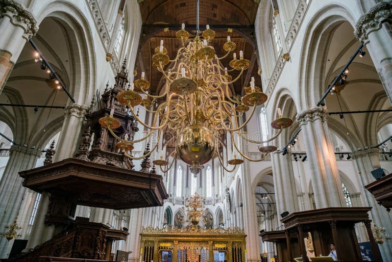 Vue intérieure de la nouvelle église images stock Vue intérieure de la nouvelle église images stock