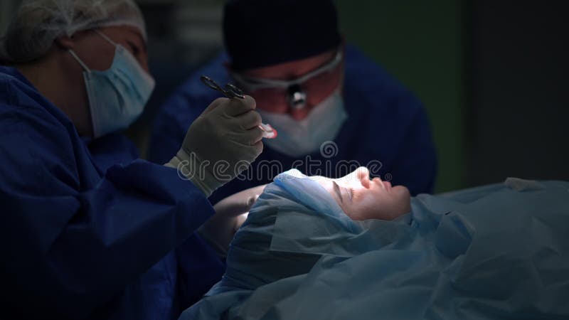 Médical Infirmière Ciseaux Opération Dissection de Chirurgicaux