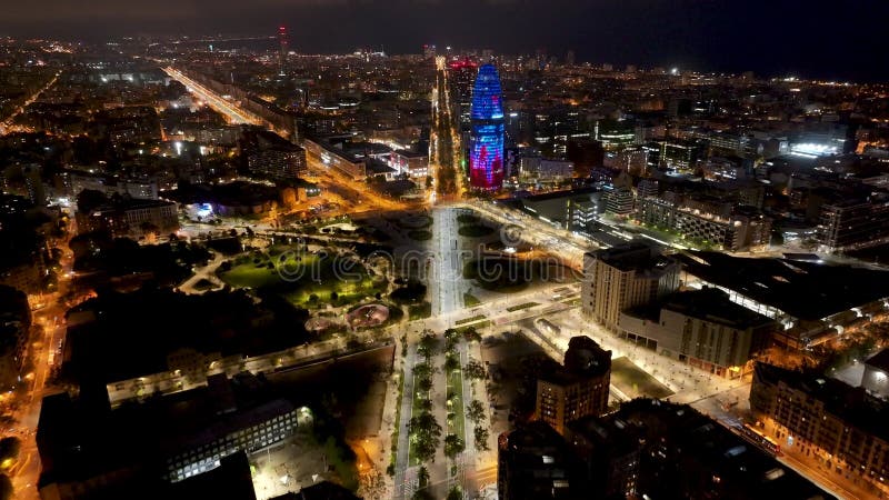 Vue nocturne de Barcelone Skyline à Barcelone en Catalogne Espagne. clips vidéos