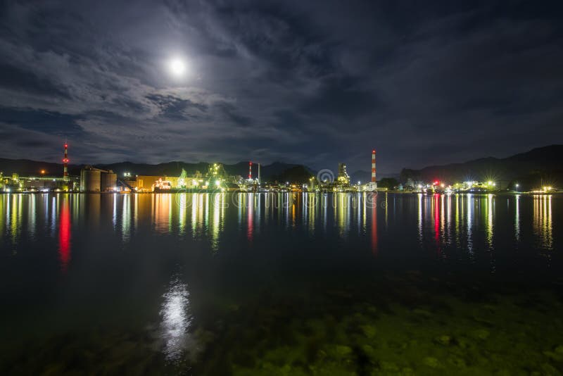 Vue nocturne et lune image libre de droits