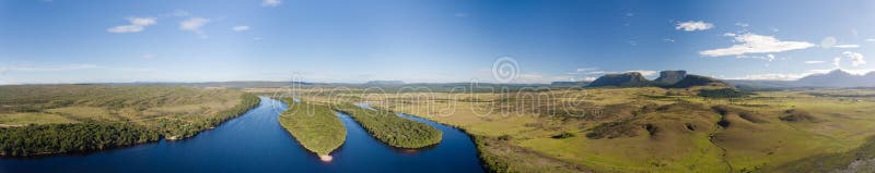Vue panoramique au-dessus d'Ucaima, Canaima, Venezuela photos libres de droits Vue panoramique au-dessus d'Ucaima, Canaima, Venezuela photos libres de droits