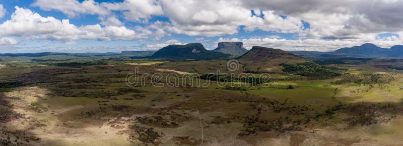 Vue panoramique au-dessus d'Ucaima, Canaima, Venezuela image stock Vue panoramique au-dessus d'Ucaima, Canaima, Venezuela image stock