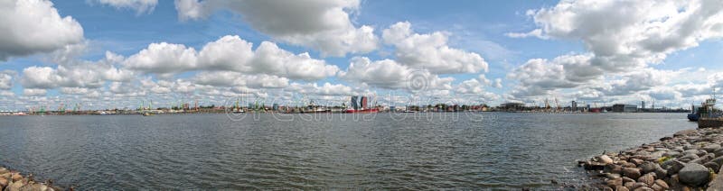 Vue panoramique de la lagune de Curonian de la mer baltique près du port de Klaipeda image stock Vue panoramique de la lagune de Curonian de la mer baltique près du port de Klaipeda image stock