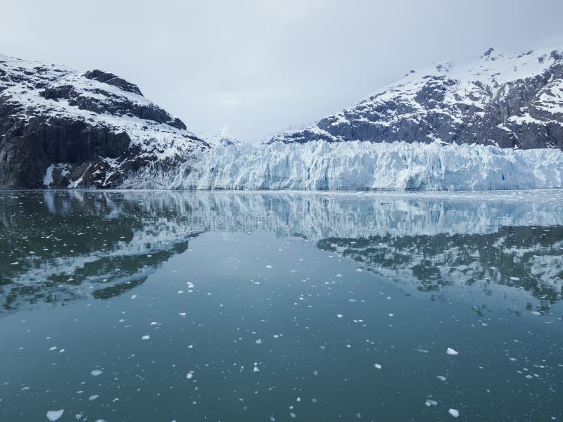 Vue panoramique de Margerie Glacier en parc national de baie de glacier photos libres de droits Vue panoramique de Margerie Glacier en parc national de baie de glacier photos libres de droits