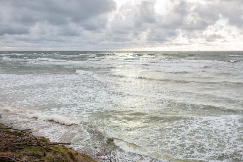 Vue panoramique du chapeau du Néerlandais célèbre d'attraction touristique en parc régional de bord de la mer de la Lithuanie prè image stock Vue panoramique du chapeau du Néerlandais célèbre d'attraction touristique en parc régional de bord de la mer de la Lithuanie prè image stock