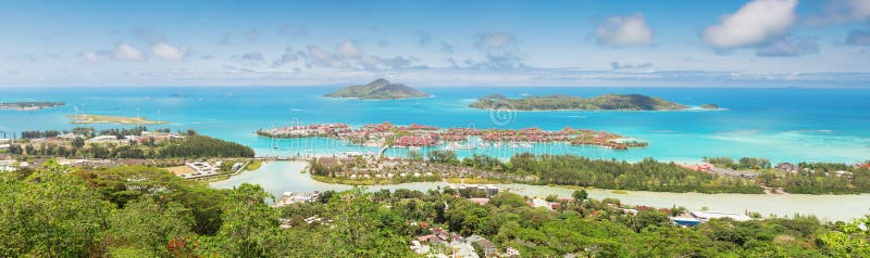 Vue panoramique du littoral des îles des Seychelles photographie stock Vue panoramique du littoral des îles des Seychelles photographie stock