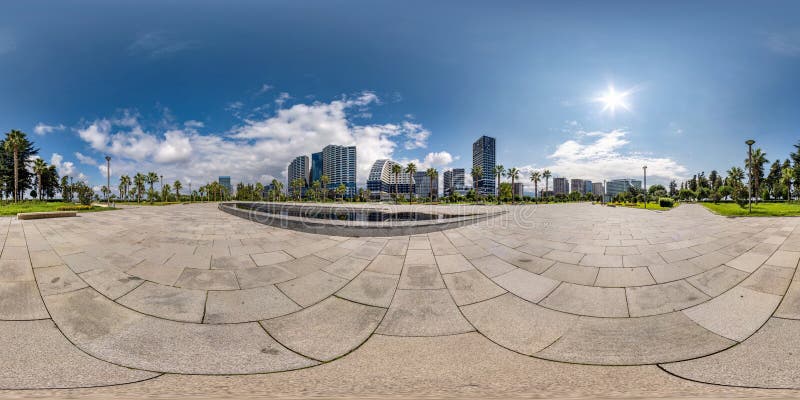 360 vue panoramique hdri en continu sur la place près de la mer ou de l'océan avec gratte-ciel avec ciel bleu et beau temps photo libre de droits
