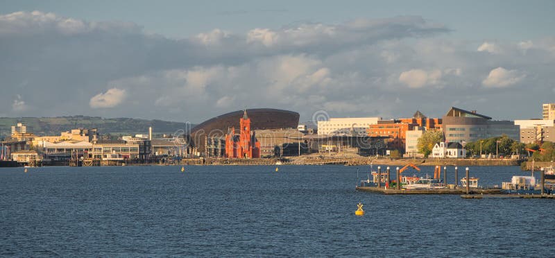 Vue panoramique sur la baie de Cardiff au Pays de Galles, Royaume-Uni photographie stock Vue panoramique sur la baie de Cardiff au Pays de Galles, Royaume-Uni photographie stock